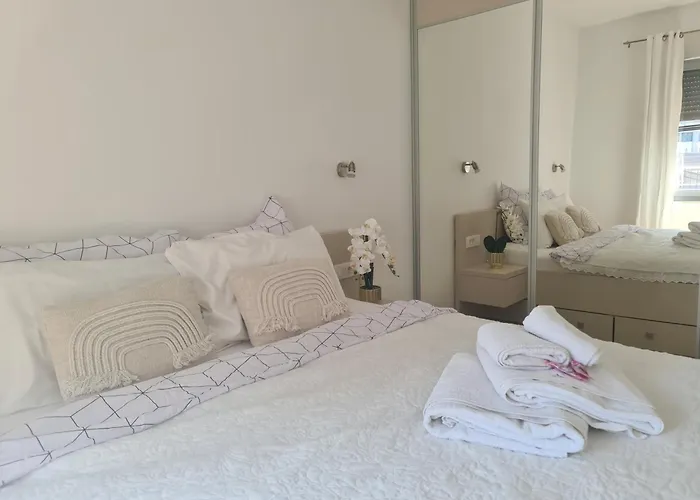 Brand New Lovely Apartment Bella